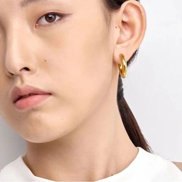 Classic Chunky Style Round Gold Hoop Earrings - Picture 9 of 14